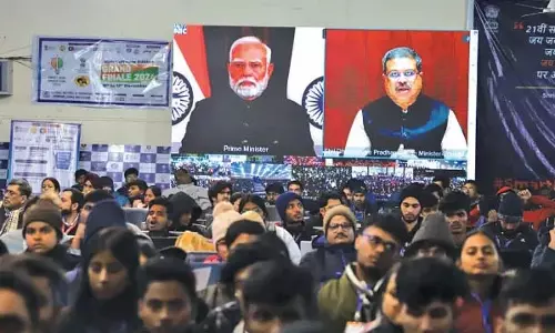 प्रधानमंत्री मोदी ने NIT श्रीनगर के कार्यक्रम में नवप्रवर्तकों की सराहना की प्रधानमंत्री मोदी ने NIT श्रीनगर के कार्यक्रम में नवप्रवर्तकों की सराहना की