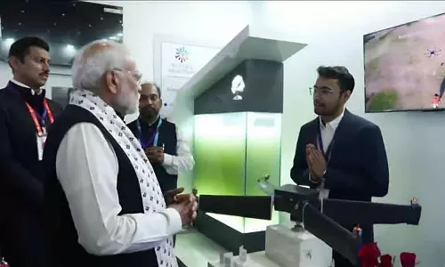 कृषि विश्वविद्यालय से प्रशिक्षित स्टार्टअप के CEO ने प्रधानमंत्री को ड्रोन तकनीक दिखाई