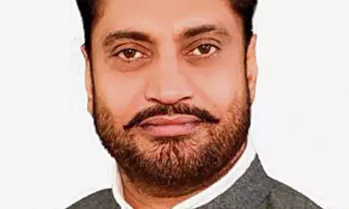 Chandigarh: निवासियों से रात में फुटपाथ पर वाहन न पार्क करने को कहा गया Chandigarh: निवासियों से रात में फुटपाथ पर वाहन न पार्क करने को कहा गया