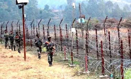 Nagaland : भारत-म्यांमार सीमा पर बाड़ लगाने का काम तेज़ हुआ Nagaland : भारत-म्यांमार सीमा पर बाड़ लगाने का काम तेज़ हुआ