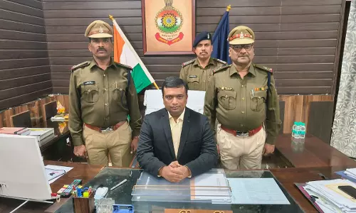 एसआई बने 2 पुलिस वालों को पुलिस अधीक्षक ने स्टार लगाकर दी बधाई
