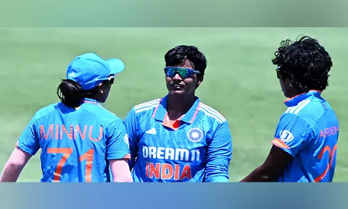 Australia के खिलाफ दूसरे वनडे में धीमी ओवर गति बनाए रखने के लिए भारत पर मैच फीस का 10% जुर्माना लगाया गया Australia के खिलाफ दूसरे वनडे में धीमी ओवर गति बनाए रखने के लिए भारत पर मैच फीस का 10% जुर्माना लगाया गया