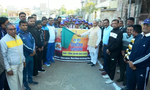 Jalore: मुख्य सचेतक जोगेश्वर गर्ग ने हरी झंडी दिखाकर किया रैली को रवाना Jalore: मुख्य सचेतक जोगेश्वर गर्ग ने हरी झंडी दिखाकर किया रैली को रवाना