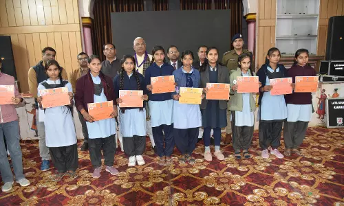 Jaipur: गृह राज्य मंत्री 336 नव नियुक्त को प्रदान की वेलकम किट और लोक सेवक दायित्व पुस्तिका Jaipur: गृह राज्य मंत्री 336 नव नियुक्त को प्रदान की वेलकम किट और लोक सेवक दायित्व पुस्तिका