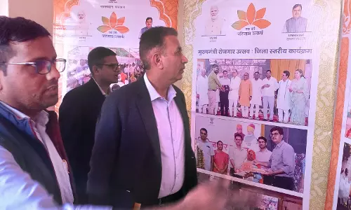 Dausa: जिला कलेक्टर देवेंद्र कुमार ने किया प्रदर्शनी का उद्घाटन