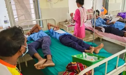 J&K: राजौरी में संदिग्ध खाद्य विषाक्तता से नाबालिग लड़की की मौत J&K: राजौरी में संदिग्ध खाद्य विषाक्तता से नाबालिग लड़की की मौत