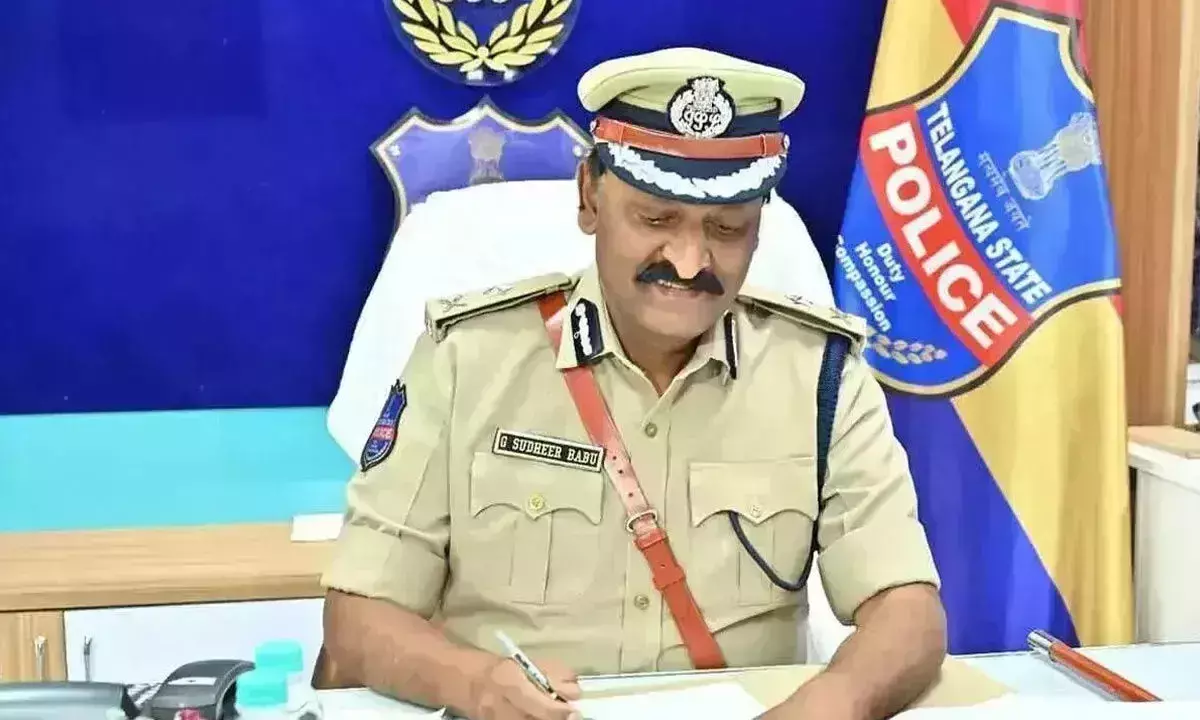 Telangana: सीपी सुधीर बाबू ने मांचू परिवार मामलों पर अपडेट दिया Telangana: सीपी सुधीर बाबू ने मांचू परिवार मामलों पर अपडेट दिया