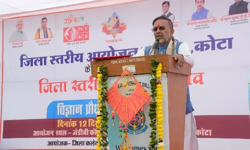 Kota: उम्मेद स्टेडियम में युवा महोत्सव का आयोजन 634 टैबलेट, 18 स्कूटी, 1000 साइकिलें वितरित की