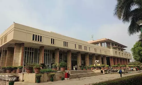 Delhi ने 5,454 करोड़ रुपये रद्द करने के बाद इंडस टावर्स को किया कारण बताओ नोटिस जारी