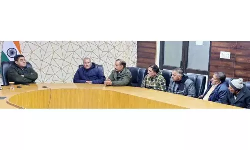 DC किश्तवाड़ ने प्रमुख मुद्दों पर चर्चा के लिए वरिष्ठ नागरिकों के साथ बातचीत की