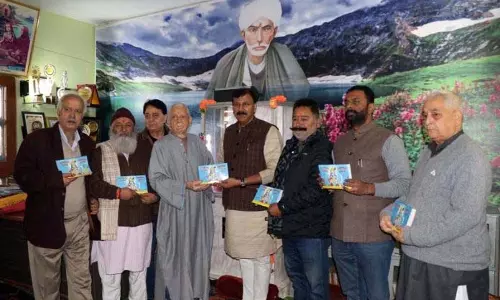 Jammu: अरविंद गुप्ता ने 2025-26 के लिए विजेश्वर पंचांग जारी किया