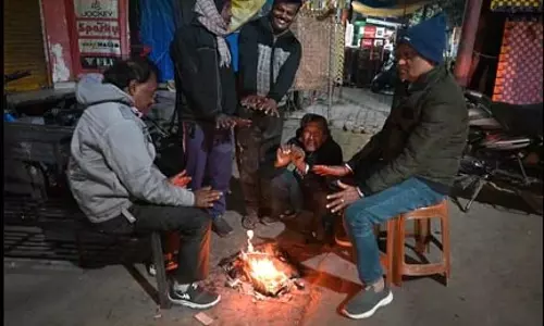 Lucknow : नगर निगम से लकड़ी पर निर्भर रहने वाले बेघरों को अभी और करना होगा इंतजार Lucknow : नगर निगम से लकड़ी पर निर्भर रहने वाले बेघरों को अभी और करना होगा इंतजार