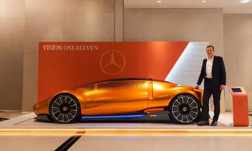 Mercedes-Benz ने नीता मुकेश अंबानी सांस्कृतिक केंद्र में विजन वन-इलेवन का प्रदर्शन किया Mercedes-Benz ने नीता मुकेश अंबानी सांस्कृतिक केंद्र में विजन वन-इलेवन का प्रदर्शन किया