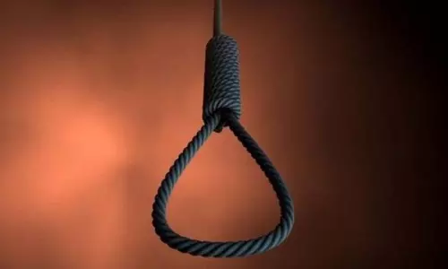 BIG BREAKING: कांग्रेस नेता ने की खुदकुशी, फंदे पर लटकी मिली लाश