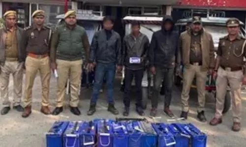Lucknow : लूट गिरोह का भंडाफोड़, 3 आरोपी गिरफ्तार Lucknow : लूट गिरोह का भंडाफोड़, 3 आरोपी गिरफ्तार