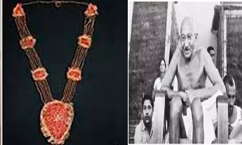 Dandi March के दौरान गांधीजी द्वारा बनाई गई ऐतिहासिक माला नीलामी में नहीं बिकी Dandi March के दौरान गांधीजी द्वारा बनाई गई ऐतिहासिक माला नीलामी में नहीं बिकी