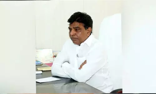 Khammam: पूर्व सांसद नामा की पहल से धान किसानों को मिली मदद Khammam: पूर्व सांसद नामा की पहल से धान किसानों को मिली मदद