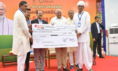 मुख्यमंत्री ने प्राकृतिक कृषि पोर्टल लॉन्च किया, FPO को सहायता के चेक प्रदान किए
