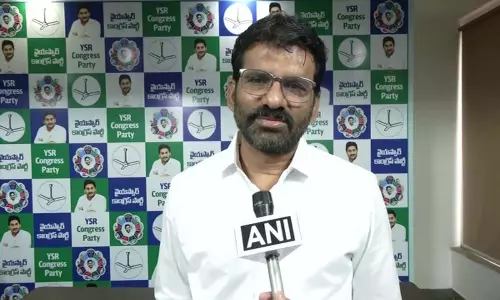 Vijayawada : नौकरियों में कटौती, शिक्षा सुधारों को लेकर MLC और चंद्रबाबू नायडू में ठनी