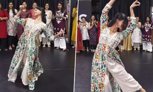 Viral Video: लड़की ने सजनी रे गाने पर किया खूबसूरत डांस Viral Video: लड़की ने सजनी रे गाने पर किया खूबसूरत डांस