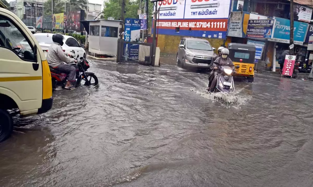 Tamil Nadu: चेन्नई में व्यापक स्तर पर मध्यम से भारी बारिश