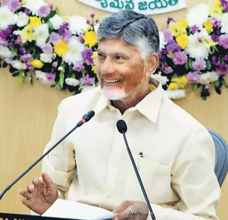 CM Chandrababu Naidu: सार्वजनिक शिक्षा प्रणाली को निजी संस्थानों के बराबर उन्नत बनाया जाए