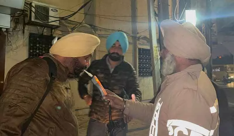 Jalandhar पुलिस ने शराब पीकर वाहन चलाने वालों के खिलाफ अभियान चलाया, 45 चालान काटे