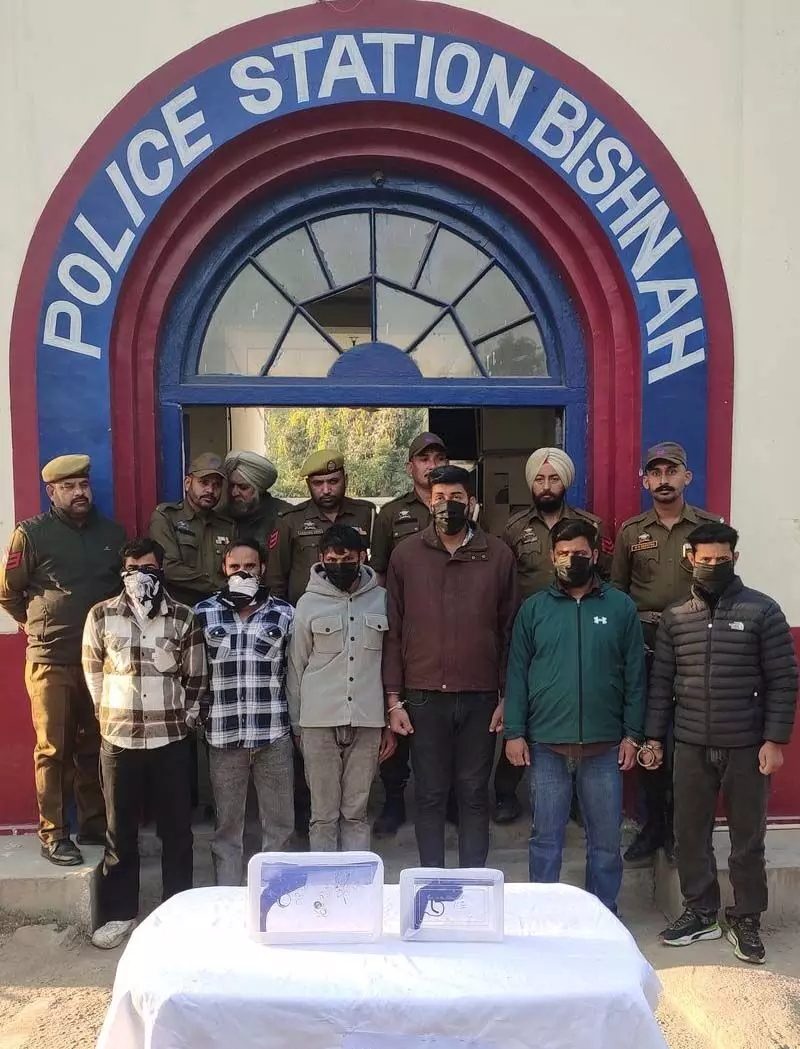 Jammu पुलिस ने गोलीबारी के आरोप में छह लोगों को गिरफ्तार किया, देशी पिस्तौल जब्त