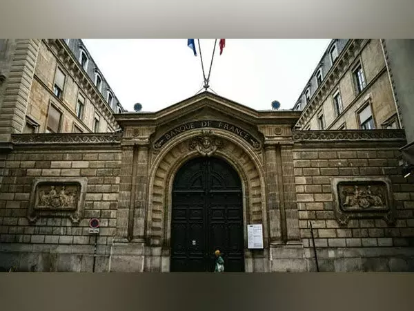 Bank of France ने 40 वर्षों में पहली बार कॉर्पोरेट क्रेडिट रेटिंग सीमा बढ़ाई