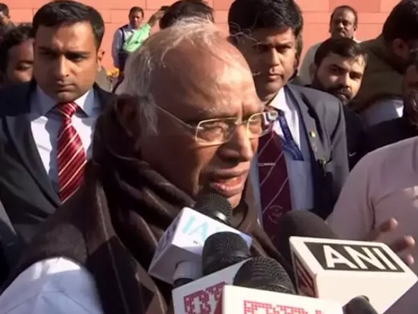 प्रियंका गांधी के सदन में पहले भाषण पर Kharge ने कहा, उन्होंने सरकार के सामने तथ्य रखे