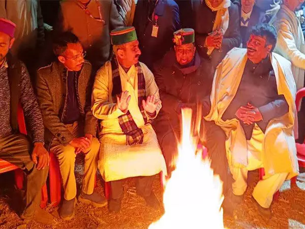 हिमाचल के CM Sukhu ने सरकार गांव के द्वार पहल के तहत Shimla के टिक्कर गांव का दौरा किया