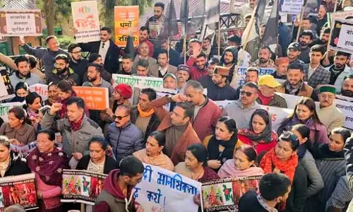 Bangladesh , हिंदुओं पर हमलों के विरोध में हिंदू संगठनों ने रैली निकाली