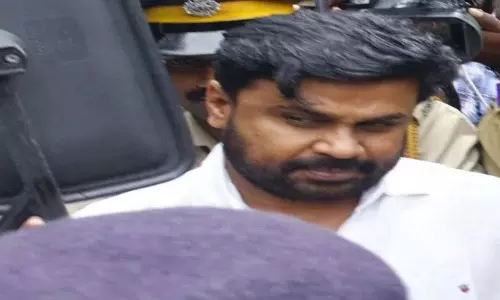 Kerala: अभिनेत्री अपहरण मामले में पीड़िता ने खुली अदालत में सुनवाई की मांग की Kerala: अभिनेत्री अपहरण मामले में पीड़िता ने खुली अदालत में सुनवाई की मांग की