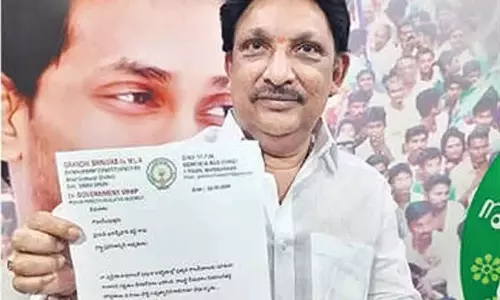 जगन ने कार्यकर्ताओं के साथ अधीनस्थ जैसा व्यवहार किया: Grandhi जगन ने कार्यकर्ताओं के साथ अधीनस्थ जैसा व्यवहार किया: Grandhi