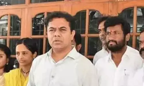 TG: दिल का दौरा पड़ने के बाद किसान को हथकड़ी लगाने पर बीआरएस नाराज TG: दिल का दौरा पड़ने के बाद किसान को हथकड़ी लगाने पर बीआरएस नाराज