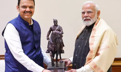 फडणवीस ने प्रधानमंत्री मोदी से मुलाकात की