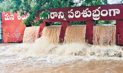 Andhra: भारी बारिश के कारण तिरुपति में भारी व्यवधान Andhra: भारी बारिश के कारण तिरुपति में भारी व्यवधान