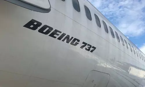 बोइंग 737 मैक्स का निर्माण फिर से शुरू करने के लिए संघर्ष कर रहा बोइंग 737 मैक्स का निर्माण फिर से शुरू करने के लिए संघर्ष कर रहा