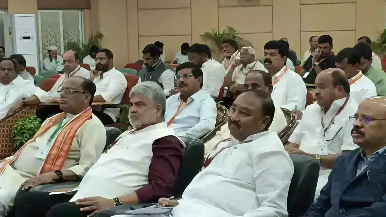 Telangana: टी.जी. विधायकों के लिए अध्ययन दौरा जल्द ही Telangana: टी.जी. विधायकों के लिए अध्ययन दौरा जल्द ही