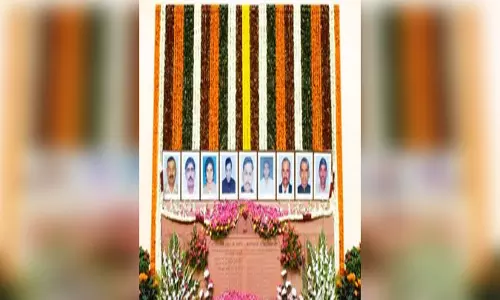 राष्ट्रपति द्रौपदी मुर्मू ने संसद हमले की 23वीं बरसी पर शहीदों को दी श्रद्धांजलि