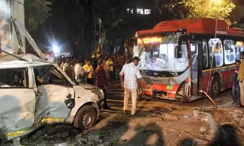Mumbai के बस ड्राइवर को कुर्ला दुर्घटना से पहले सीट में शराब छिपाते देखा गया
