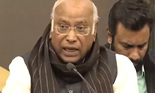 कांग्रेस प्रमुख मल्लिकार्जुन खड़गे के खिलाफ FIR दर्ज करने से कोर्ट ने किया इनकार कांग्रेस प्रमुख मल्लिकार्जुन खड़गे के खिलाफ FIR दर्ज करने से कोर्ट ने किया इनकार