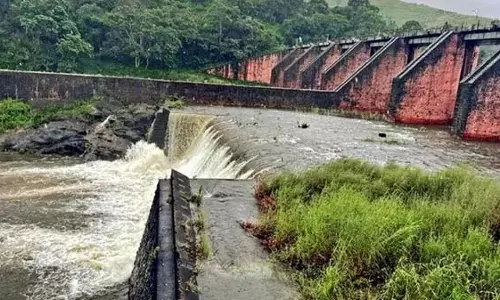 कश्मीर के किनारे जाओ: केरल में बारिश.. मुल्लई पेरियार बांध तेजी से भर रहा कश्मीर के किनारे जाओ: केरल में बारिश.. मुल्लई पेरियार बांध तेजी से भर रहा