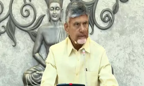 CM Naidu ने कलेक्टरों को रोजगार सृजन को प्राथमिकता देने का निर्देश दिया