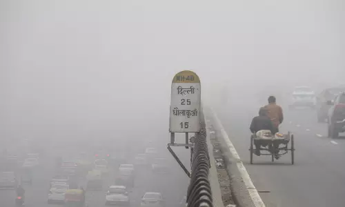 Delhi: दिल्ली में गिरा पारा, बढ़ी ठंड, कोहरे और शीतलहर को लेकर अलर्ट Delhi: दिल्ली में गिरा पारा, बढ़ी ठंड, कोहरे और शीतलहर को लेकर अलर्ट