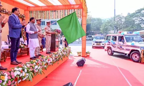 सीएम माझी ने कटक के भुवनेश्वर में ईआरएसएस सेवा शुरू की सीएम माझी ने कटक के भुवनेश्वर में ईआरएसएस सेवा शुरू की