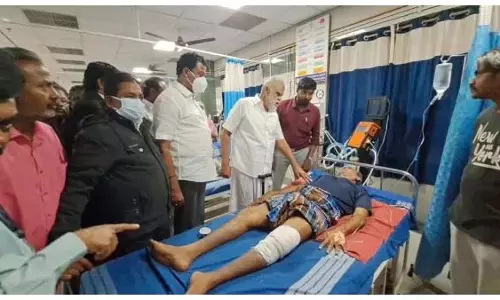 डिंडीगुल अस्पताल में आग लगने की घटना: पीड़ित की दम घुटने से मौत, गर्म.. डिंडीगुल अस्पताल में आग लगने की घटना: पीड़ित की दम घुटने से मौत, गर्म..