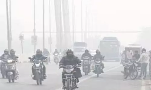 Delhi pollution: सुप्रीम कोर्ट ने CAQM को अतिरिक्त उपायों के साथ GRAP-II जारी रखने की अनुमति दी Delhi pollution: सुप्रीम कोर्ट ने CAQM को अतिरिक्त उपायों के साथ GRAP-II जारी रखने की अनुमति दी