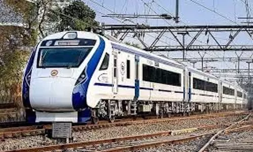 जनवरी 2025 से उपनगरीय ट्रेनों में एसी कोच लगेंगे