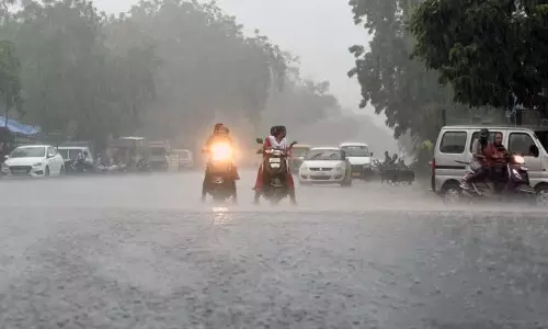 Kerala: बारिश की चेतावनी में बदलाव, ऑरेंज अलर्ट वापस लिया गया Kerala: बारिश की चेतावनी में बदलाव, ऑरेंज अलर्ट वापस लिया गया